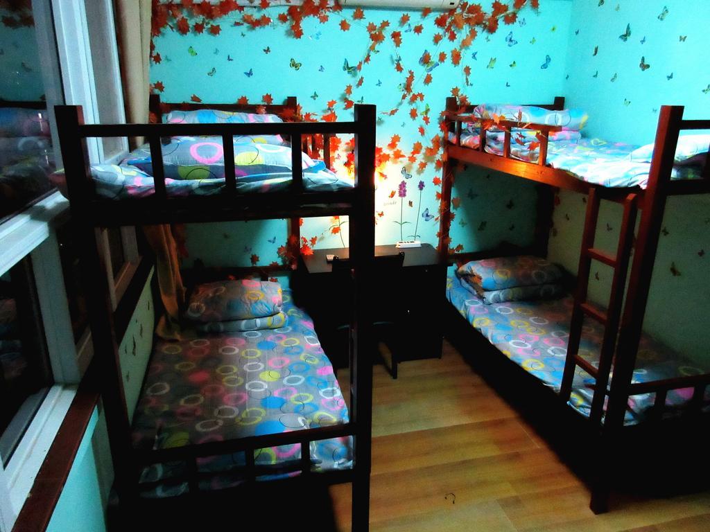 25°C Four Season Youth Hostel تشينغداو الغرفة الصورة